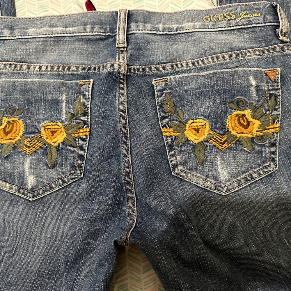 NWOT - Sunflower embroidered low rise jeans